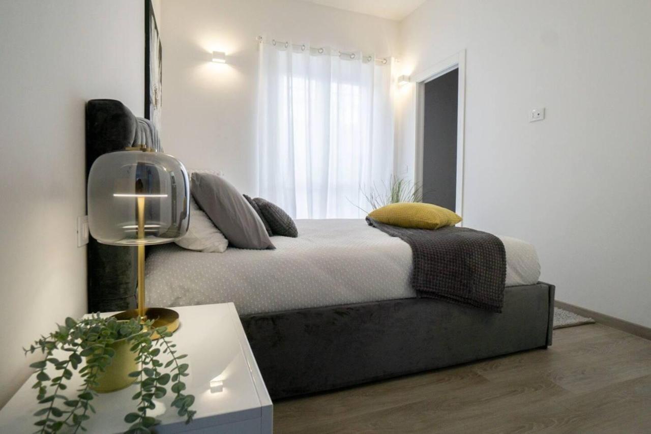 Splendido Dpto Con 2 Letti E 2 Bagni Ad Asti Italy Apartment Bagian luar foto