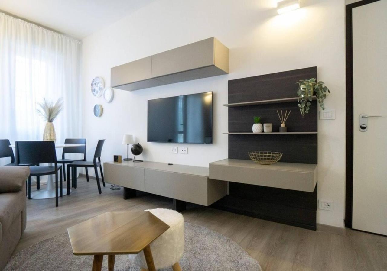 Splendido Dpto Con 2 Letti E 2 Bagni Ad Asti Italy Apartment Bagian luar foto